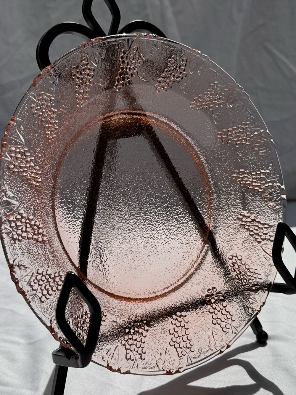 VTG KIG Indonesia Pink Glass Harvest Grape Soup/Coupe Serving Bowl 9” MCM Retro